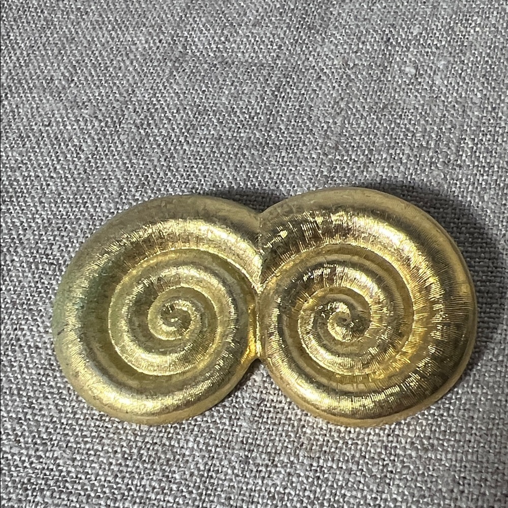 Gold Spiral Brooch Ram’s Horns vintage. WA487